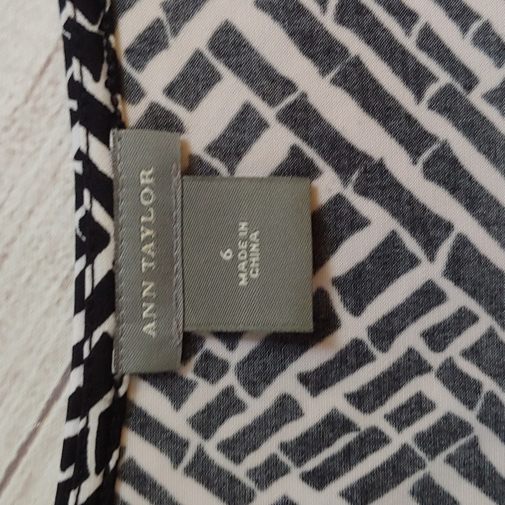 ANN TAYLOR KNIT BAMBOO PATTERNED MOCK WRAP DRESS - Picture 4 of 8